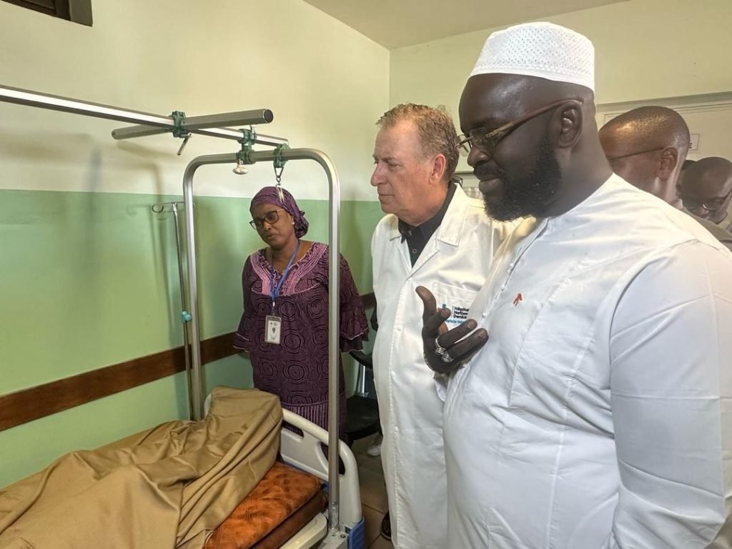 Donka/Ignace Deen : Lansana Diawara au chevet des malades indigents…