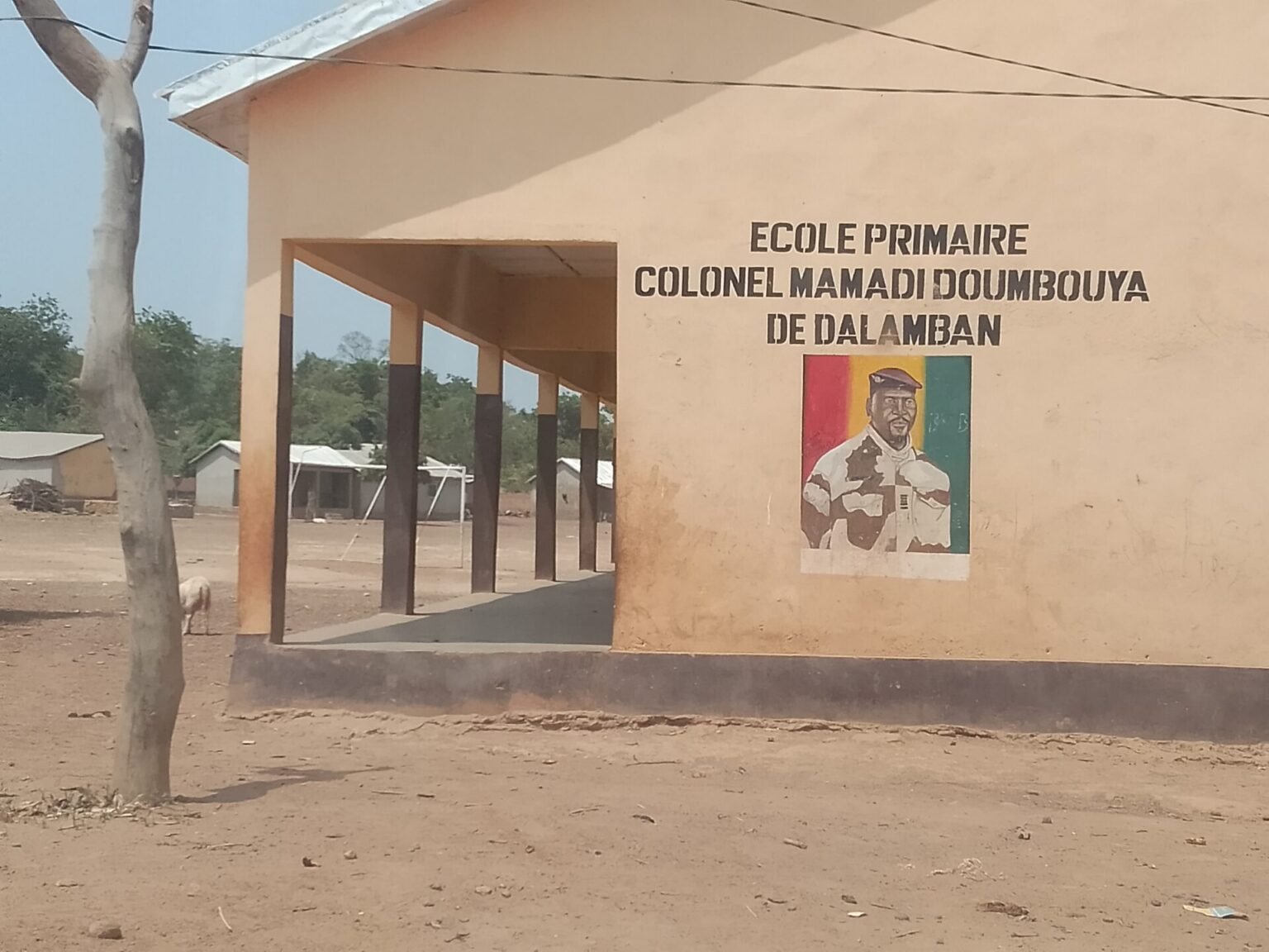 Siguiri : le bureau du district de Dalamba donne le nom d’une école primaire au président Mamadi Doumbouya