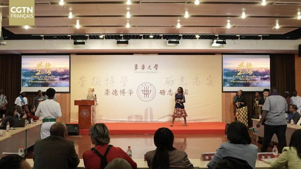 Projection de la vidéo promotionnelle du documentaire « Chine-Afrique 2035 : redéfinir le futur » à Shanghai