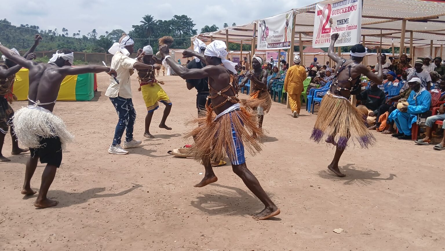 Le peuple Kissi : gardien de l’âme de la forêt à travers la danse Wuusa