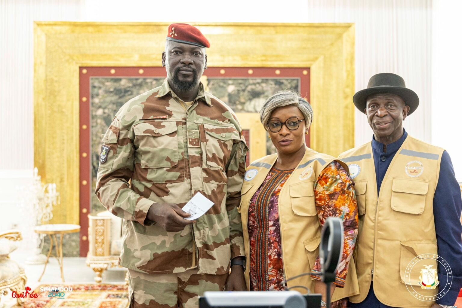 Le général Doumbouya se fait enrôler : ‘’Il devient un citoyen de Kaloum, ça lui donne tous les droits’’, selon le MATD