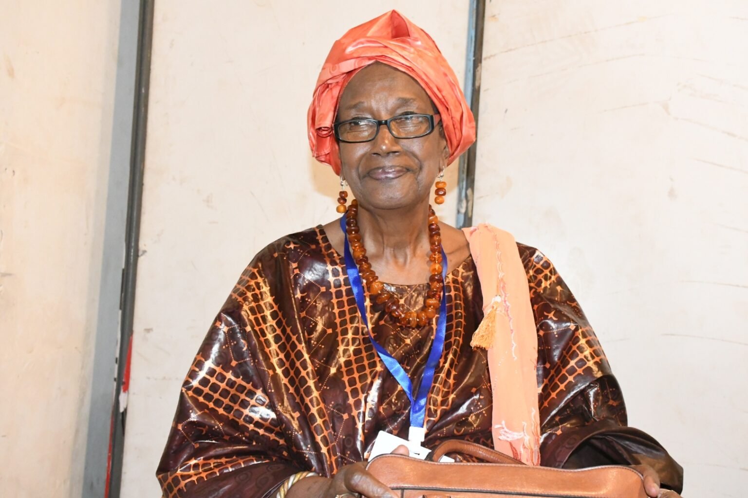 Hommage vibrant à un époux exceptionnel : Mariama Djélo Barry dévoile un ouvrage émouvant aux 72H du Livre