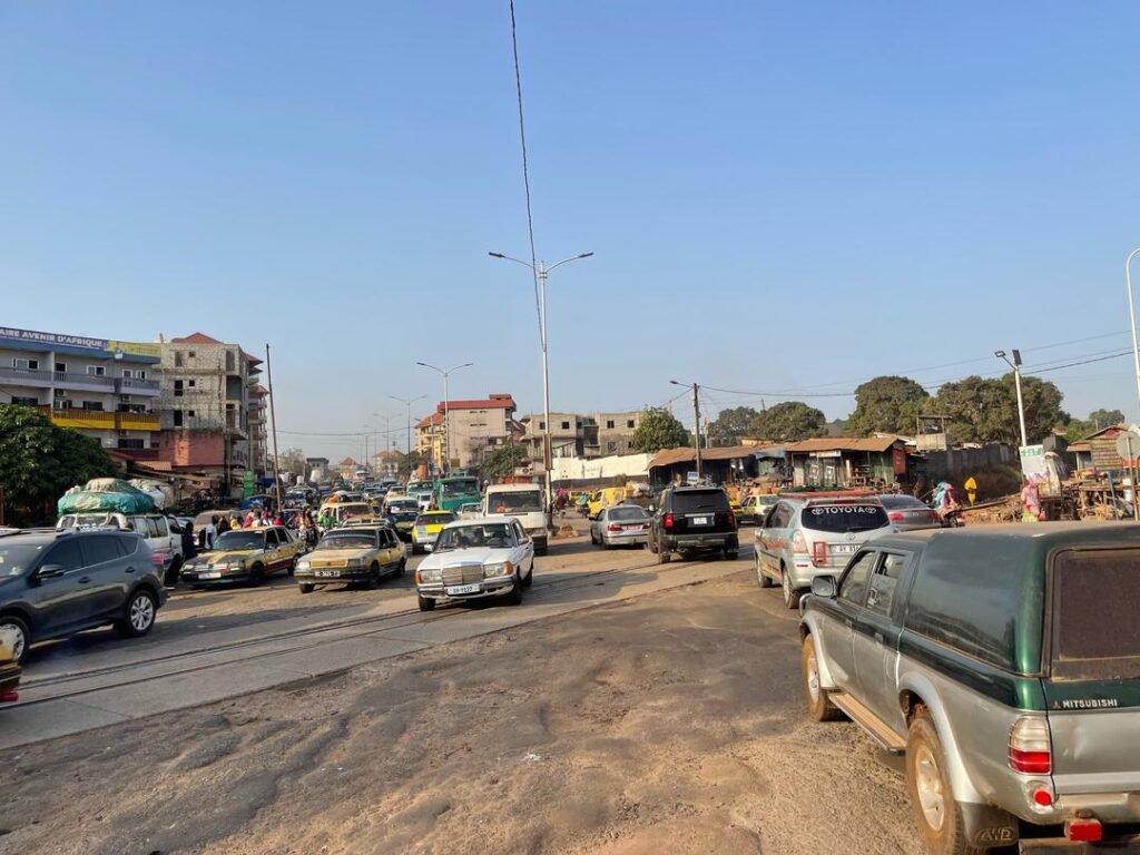 Wanindara-Rails : un camion hors de contrôle tue un motard et blesse une femme