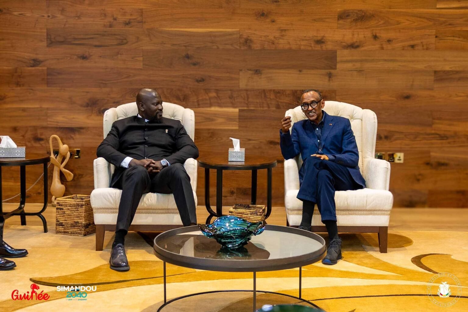 Paul Kagame félicite le général Doumbouya pour la ‘’maitrise avec laquelle il conduit la refondation’’ en Guinée