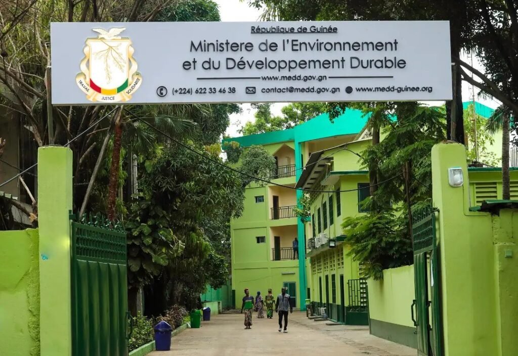 Avis d’Appel d’Offres Restreint du MEDD pour le recrutement d’un cabinet spécialisé dans la réalisation des travaux de décontamination, d’élimination des eaux contaminées et de transport des sols infectés vers les installations agréées en traitement de déchets dangereux