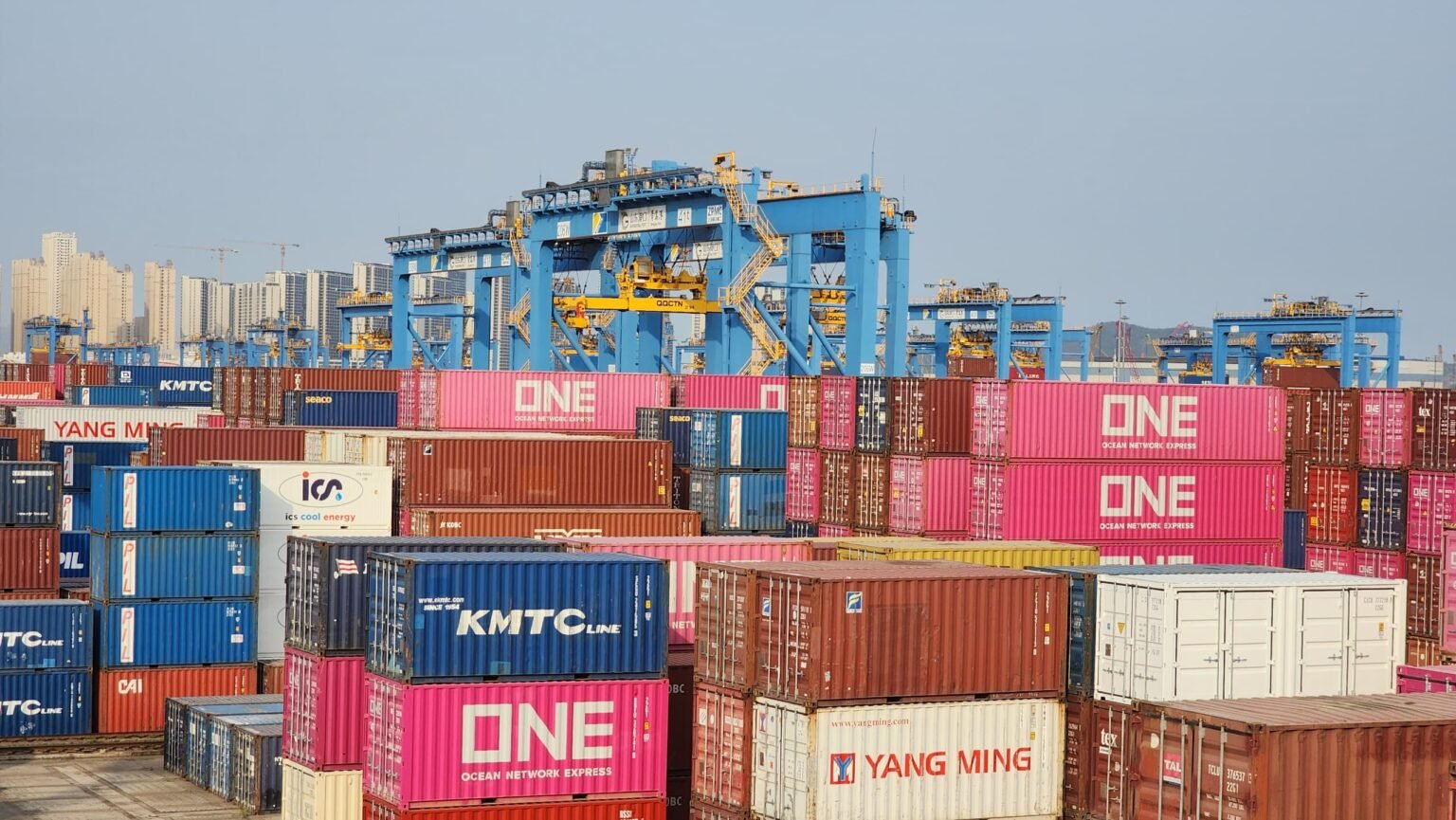 Chine : le port de Qingdao, vitrine de la puissance portuaire mondiale et de l’innovation chinoise