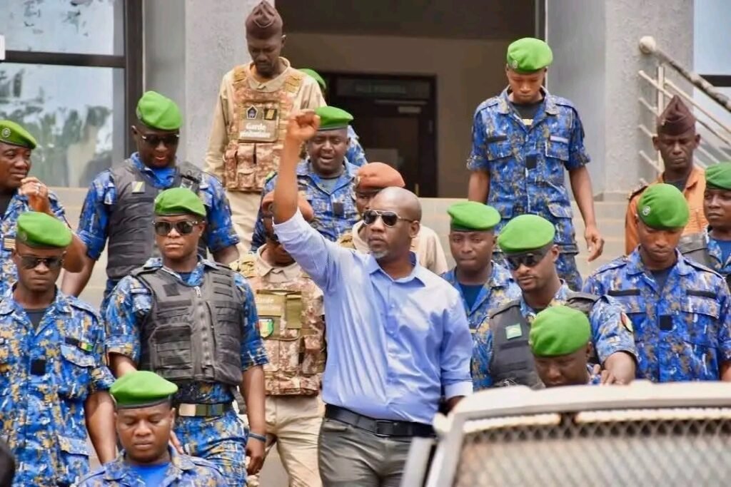 Condamnation d’Aliou Bah : “On cherche à lui faire regretter ses prises de position et son refus de courber l’échine”