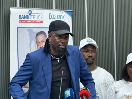 Emmanuel Adebayor encense le général Doumbouya : ‘’il a énormément fait pour son pays…Nous devons être à ses côtés’’