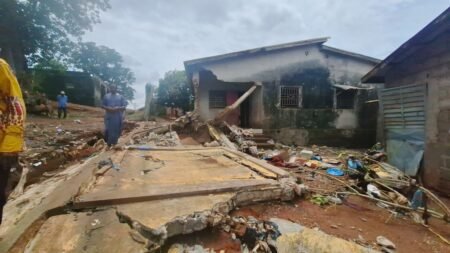 Dubréka : l’écroulement des murs de la maison d’arrêt a entraîné de sérieux dommages sur des maisons voisines