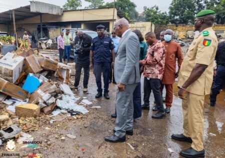 Bah Oury sur les ruines de l’entrepôt du PEV : ‘’la vie des enfants peut être affectée…’’