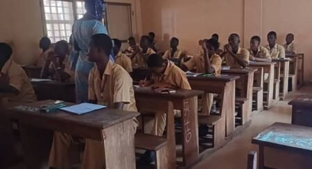 BEPC 2025 : Plus de 23 000 candidats, dont 12 000 filles, affrontent les épreuves à Ratoma