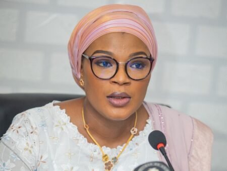 Diaka Sidibé menace de fermer les unités industrielles non conformes