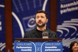 Zelensky signe un accord pour un tribunal spécial pour l’Ukraine, espère voir Poutine jugé