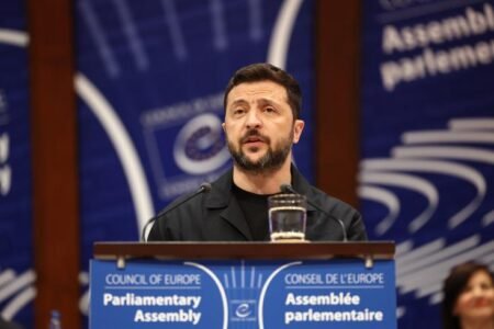 Zelensky signe un accord pour un tribunal spécial pour l’Ukraine, espère voir Poutine jugé