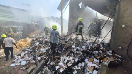 Conakry : Incendie en cours à la Pharmacie Centrale de Guinée