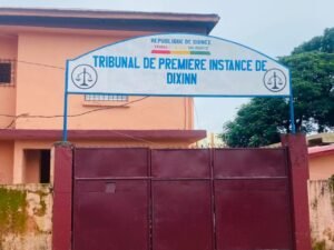 Conakry : un homme écope de trois ans de prison pour détention et fabrication de faux billets