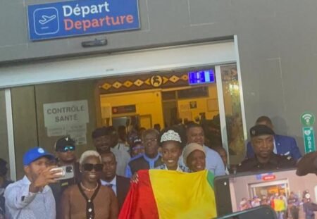 Youssouf Baldé, « Nouvelle Reine » d’Afrique, accueillie en héroïne à Conakry: « je vais agir pour les jeunes… »