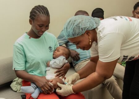 Guinée: Lancement historique d’un vaccin antipaludique “gratuit” pour les enfants de 5 mois