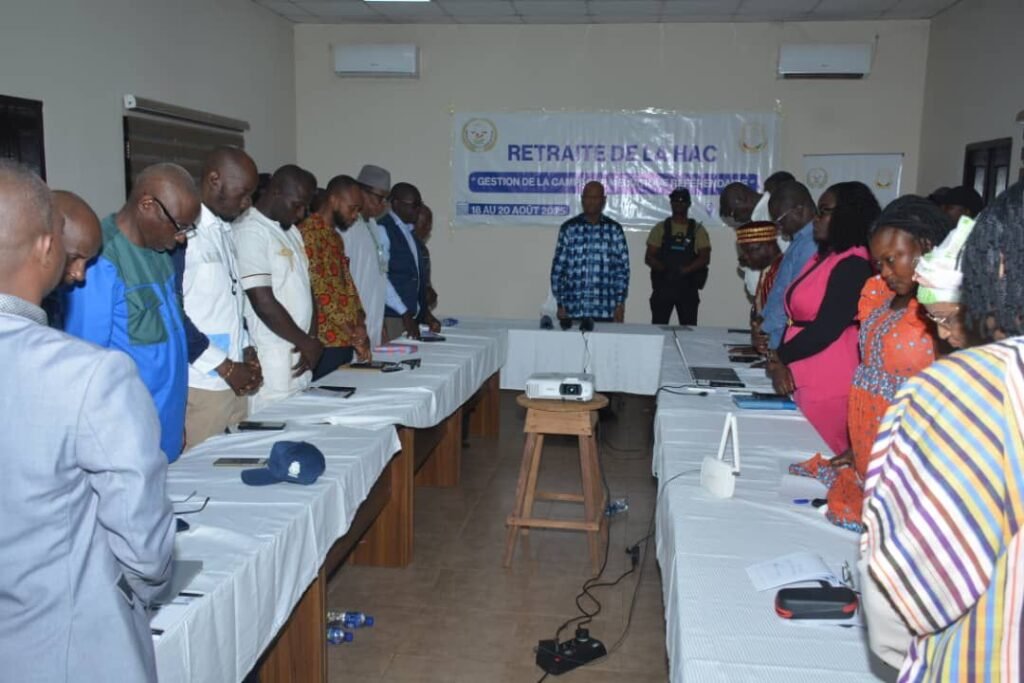 la HAC clôture ses travaux par une minute de silence en mémoire du journaliste Daouda Taban Sylla