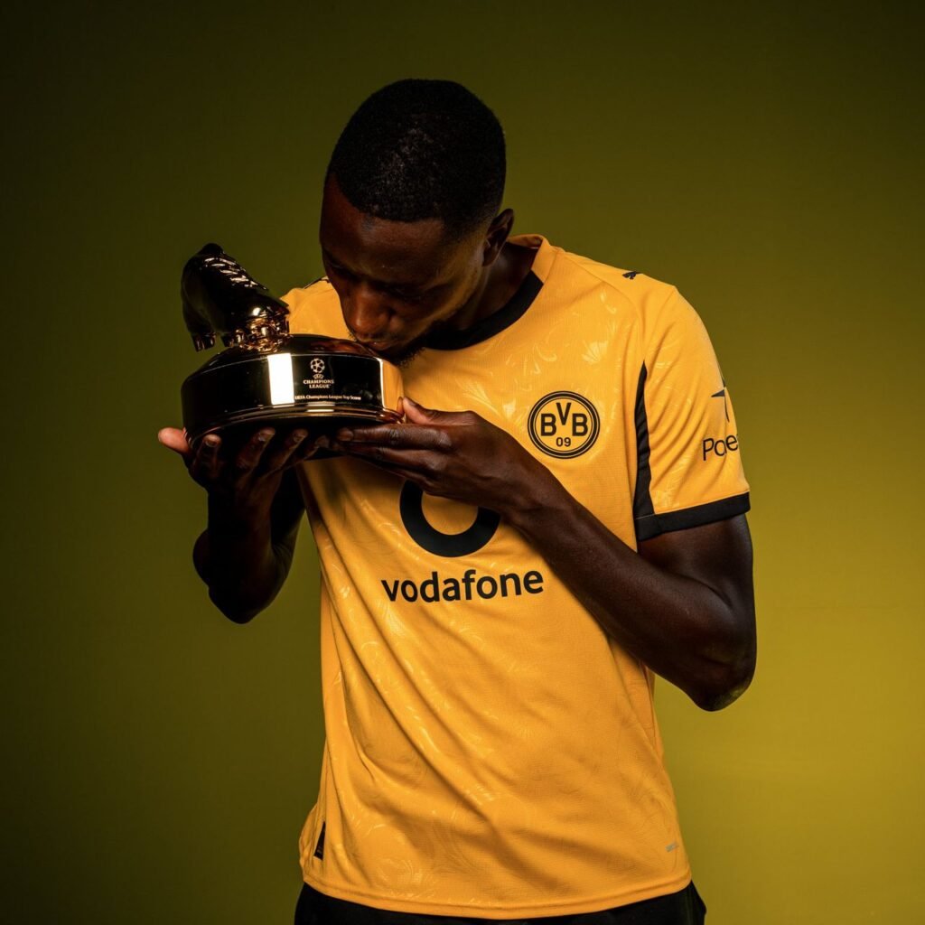 Ligue des champions: Sehrou Guirassy reçoit le trophée de meilleur buteur…