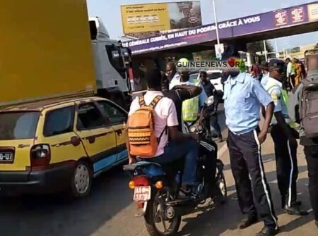 Les conducteurs de mototaxis et des tricycles narguent les policiers et sèment le désordre dans la circulation