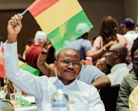 Nouvelle Constitution: L’artiste Laye Balla rend hommage au Dr Dansa Kourouma