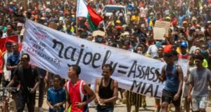 Madagascar : Pour enrayer la crise, le président nomme un militaire premier ministre